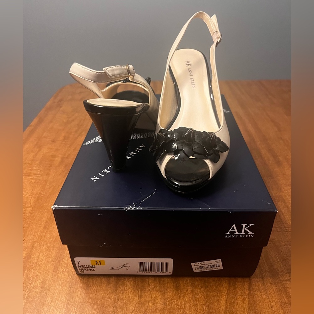 Anne Klein floral white and black heels, size 7